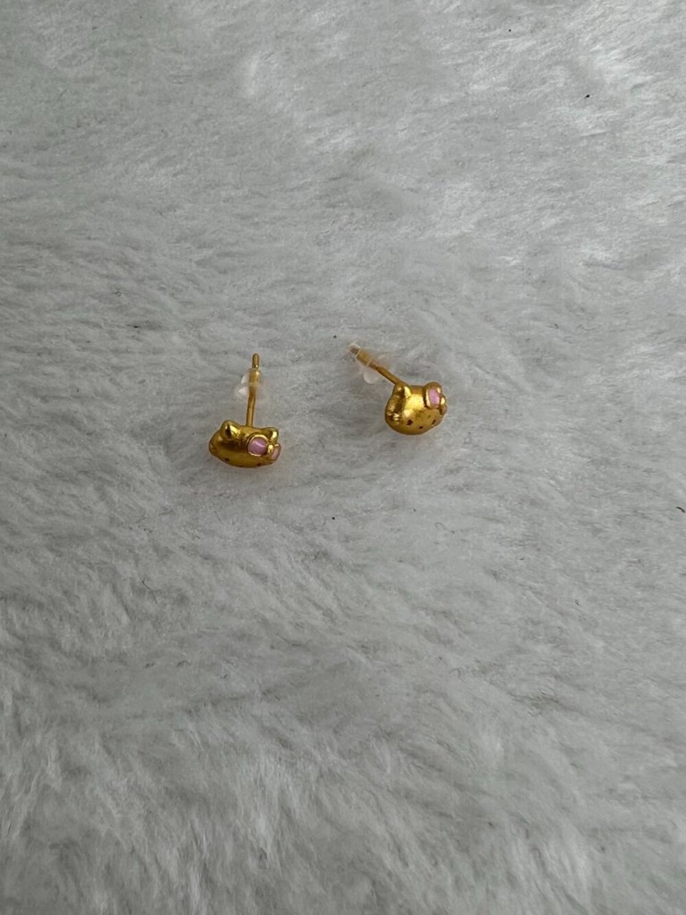 Hello Kitty Earrings - Picture 3 of 3